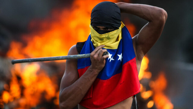 La oposición sale a la calle