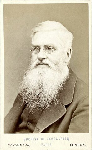 Alfred Russel Wallace envia un artículo describiendo la tería de la selección natural