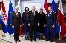 CROACIA SOLICITA UNIRSE A LA UE