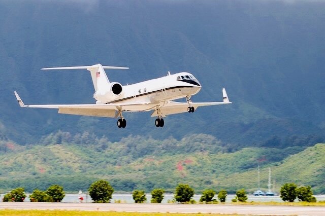 Airplane Crash causes temporary traumatic amnesia.