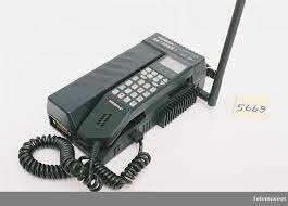 Nokia lanza su Mobira Talkman