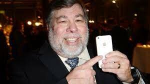 Steve Wozniak returns to Apple