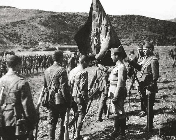 Desembarco de legionarios y regulares al mando de Franco