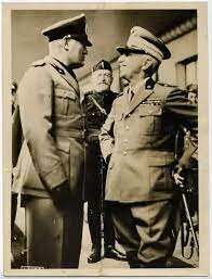 Viktor Emanuel III.ak gobernua osatzea Mussoliniri eskaini