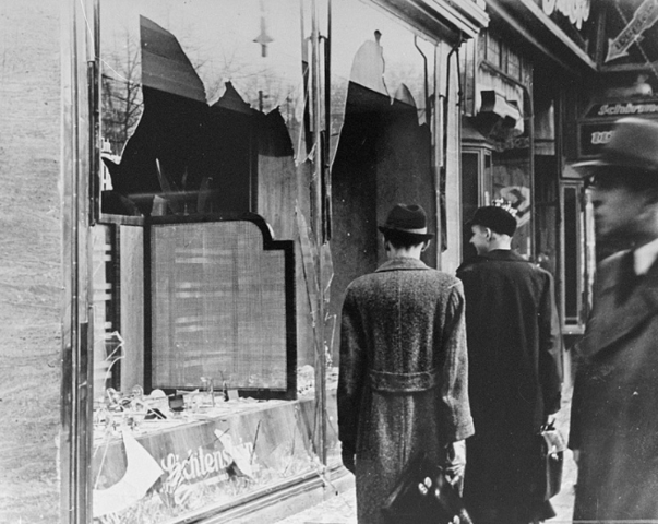 Kristallnacht - La nit dels vidres trencats