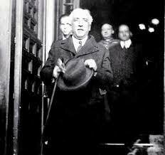 Destitución de Alcalá Zamora sustituido  por Azaña