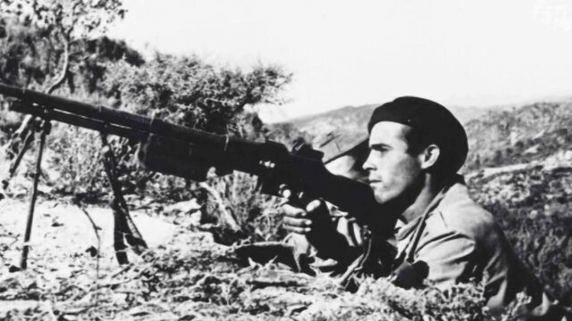 Comienza la batalla del Ebro con el avance republicano.