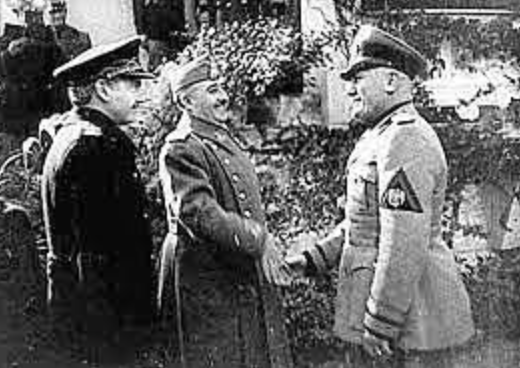 Los primeros soldados italianos, enviados por Mussolini, llegan a para ayudar a las fuerzas franquistas.