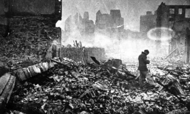 La ciudad vasca de Guernica sufre un brutal bombardeo el día 26 a cargo de la Legión Cóndor.