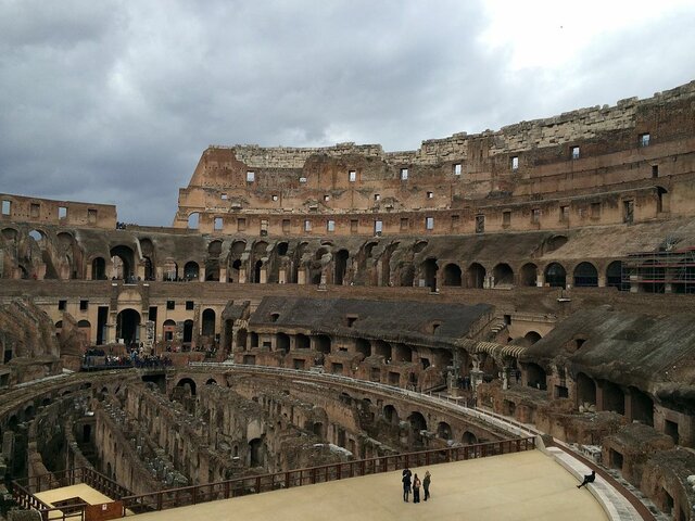 Inauguración del coliseo romano