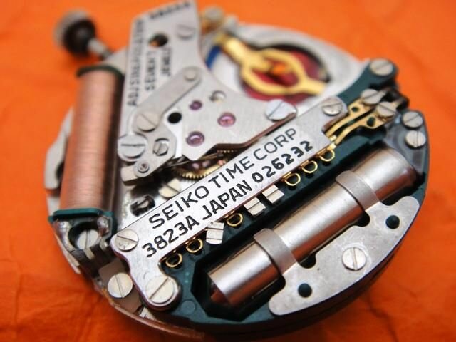 Primer reloj de pulsera electrónico de cuerzo