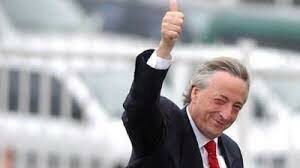 Asume Nestor Kirchner