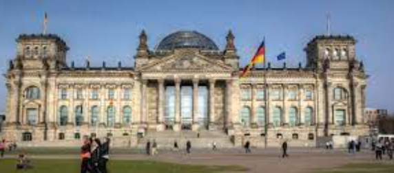 Els nazis cremen l'edifici del Reichstag