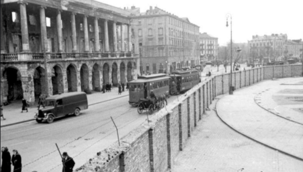Primera resistència dels jueus al gueto de Varsòvia.