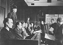 El president Roosevelt emet una declaració en què es condemna els "crims contra la humanitat" perpetrats per alemanys i japonesos