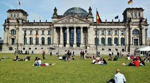 Los nazis queman el edificio de Reichstag