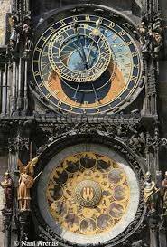 relojes en las ciudades de Europa.