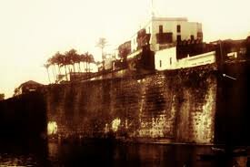 La Villa de Caparra se muda a la isleta de San Juan.