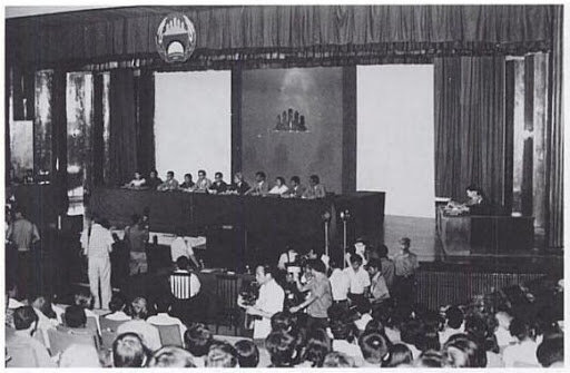 Pol Pot ante el Tribunal de la Guerrilla (1997).