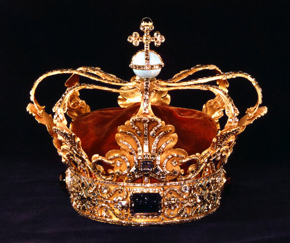 David becomes king.