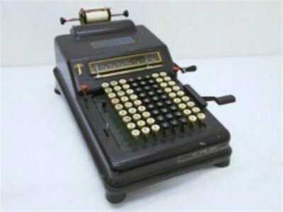 Primera Sumadora de Teclado