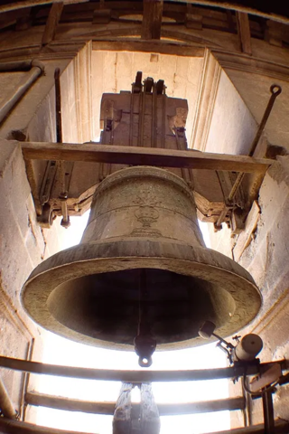 Reloj mecánico con campanas