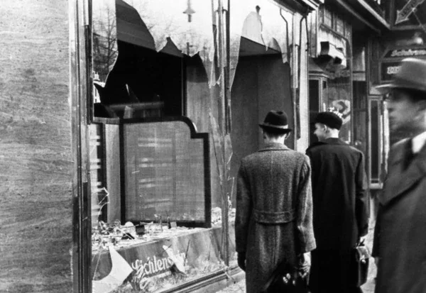 Nit dels vidres trencats