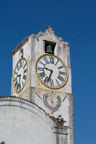 Reloj de Iglesia de Santa María,sevilla.