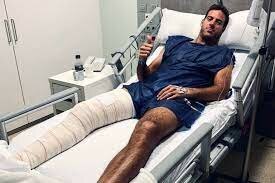 operación de su rodilla y su salida del top 100.