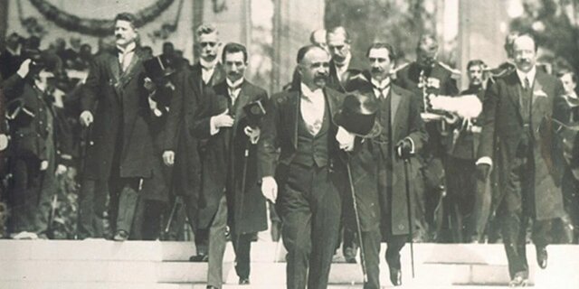 Diaz sale del pais Entra Madero