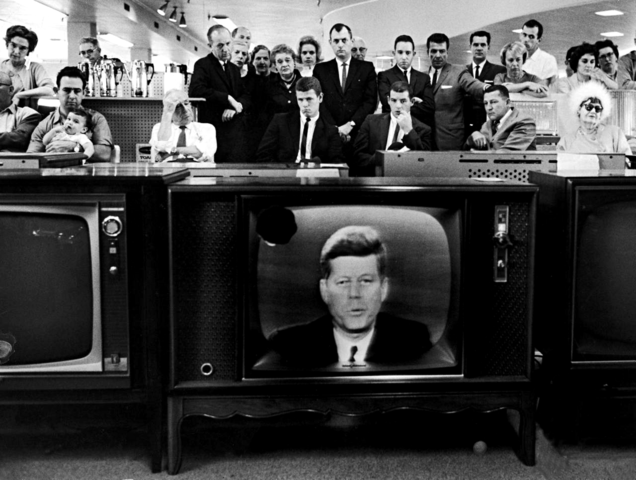 Kennedy Makes a Televised Announcement/Soviet ships are headed to Cuba.