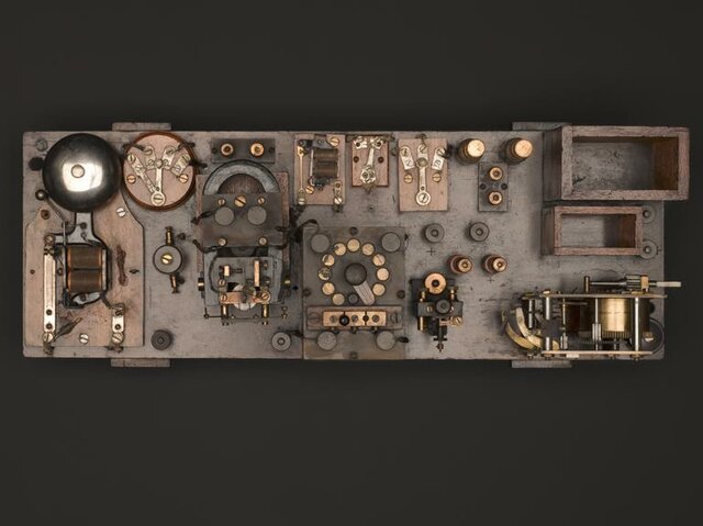 Lodge estableció la primera comunicación en morse inalámbrica a 36 metros de distancia