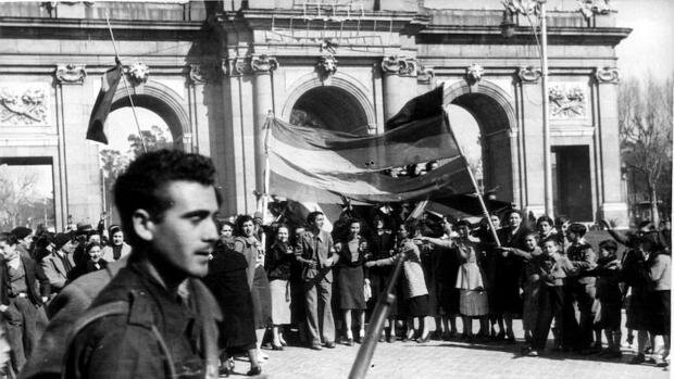 Las tropas nacionales entran en Madrid sin resistencia