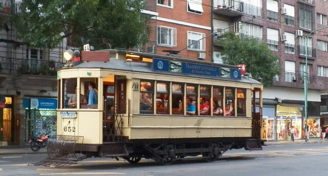 Aparición de tranvias.