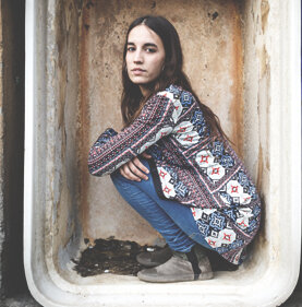 Poeta, traductora i editora