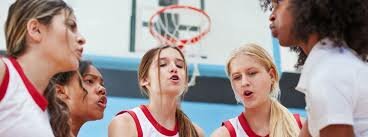 LA PROPIA IDENTIDAD: CON EL REGRESO DE LA DEMOCRACIA EN 1983 TODO CAMBIO. La educación fisica propone el desarrollo lúdico,el juego, el disfrute, una herramienta para afirmar la propia identidad.