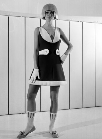 Desfilada amb minifaldilles i botes altes de Courréges