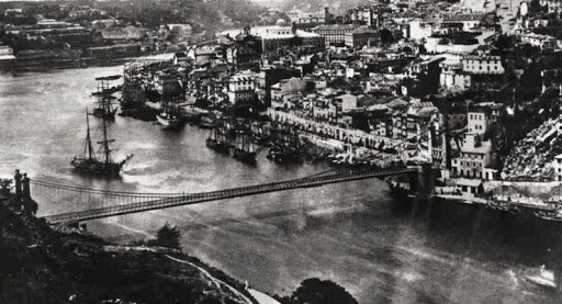 Publica a sua melhor obra poética, Sonetos Completos, com características autobiográficas e simbolistas.