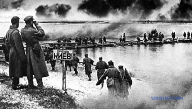 Las tropes soviètiques alliberen Kiev.