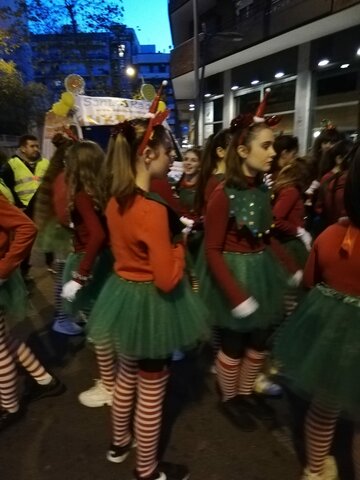Participo en una cavalgada de nadal en Sans!