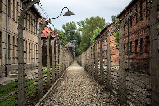 AUSCHWITZ