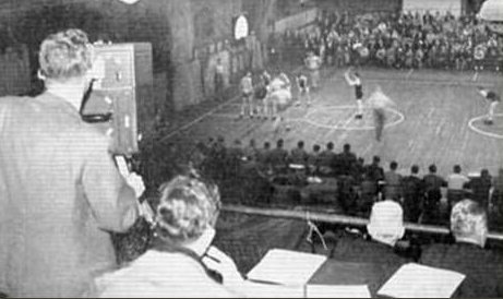 Se transmite los primeros encuentros de baloncesto por televisión desde el Madison Square Garden.