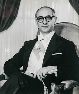 Frondizi Asume el poder (ARG)