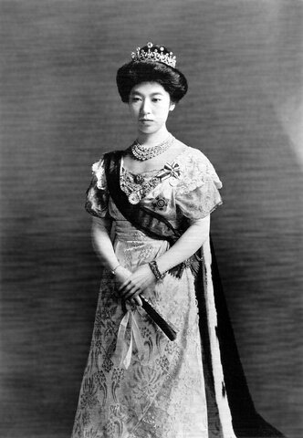 Muere la emperatriz y su hijo