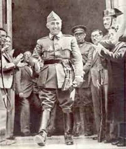 El general Francisco Franco decide destinar una importante parte de sus fuerzas para liberar a los rebeldes asediados en el Alcázar de Toledo. Franco concentra el poder entre los sublevados: es designado generalísimo y jefe del gobierno