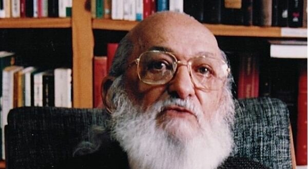Paulo Freire propone la Educación Popular.