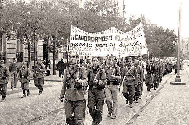 El gobierno de Largo Caballero se traslada a Valencia ante el ataque franquista contra Madrid, repelido por la Junta de Defensa encabezada por el general José Miaja.