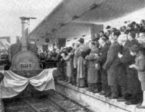 Primera locomotora "La Porteña".
