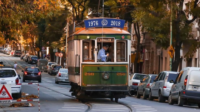Se inaugura línea de tranvías en Caballito.