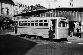 Aparecieron los primeros “tramways” eléctricos.